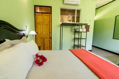 a bedroom with a bed with flowers on it at Kayak Lodge in Damas