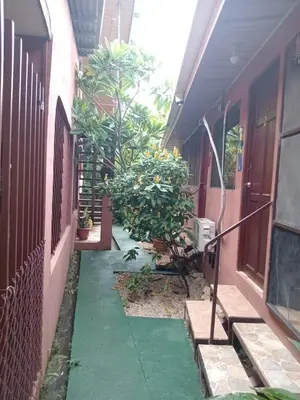 a hallway of a house with a green walkway at Nambí Rooms alojamiento no tradicional in Nambí