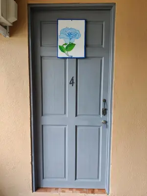 a white door with a picture on top of it at Cabinas Maritza in Quebrada Ganado