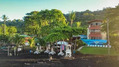 a resort with a lot of chairs and a building at Surf Inn Hermosa in Playa Hermosa