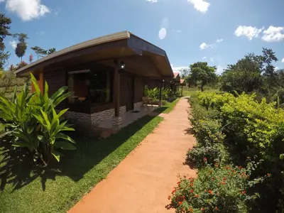 a path leading to a house with a garden at Cabañas Sueños del Arenal in Fortuna