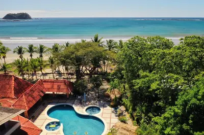 an aerial view of a resort with a swimming pool and the beach at Hotel Las Brisas del Pacifico in Sámara