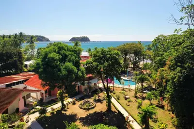 an aerial view of a resort with a swimming pool at Hotel Las Brisas del Pacifico in Sámara