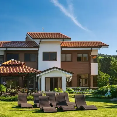 Altura Hotel