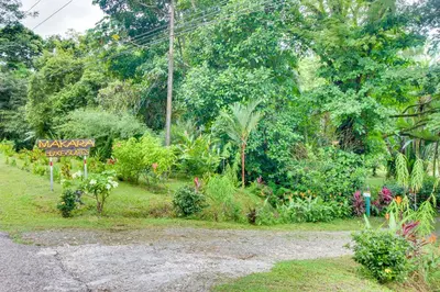 a garden with a sign that says navarre cottage at Makara Suite Penthouse in Uvita