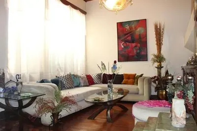 a living room with a couch and a table at Casa Mora B&B in Cartago