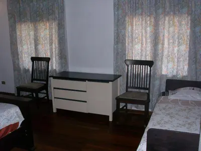 a bedroom with two beds and a desk and two chairs at Condominio Villa Hermosa in Playa Hermosa