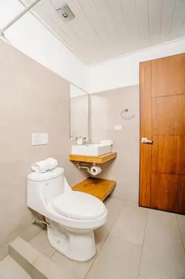 a bathroom with a toilet and a sink at Hotel Ocotal Bed & Breakfast in Ocotal
