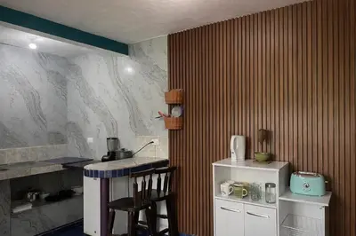a kitchen with a counter and a table and a chair at Nomada's Digital in Manuel Antonio
