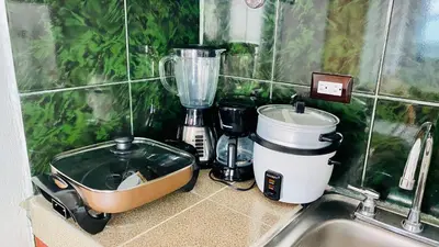a blender on a counter next to a sink at Nomada's Digital in Manuel Antonio