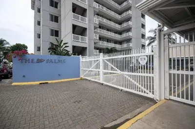a white fence in front of a building at Oceanfront The Palms Jaco in Jacó