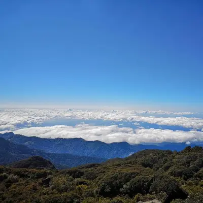 a view of the mountains and clouds in the sky at Hotel de Montaña Suria in San Gerardo de Dota