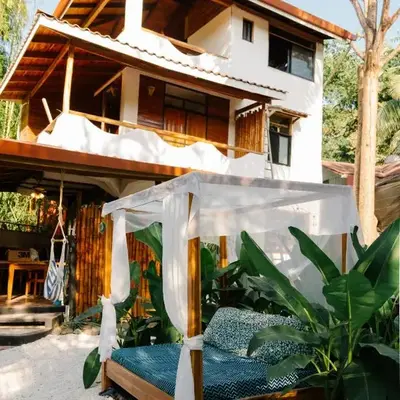 Salty Enthusiasts Share House & Villas
