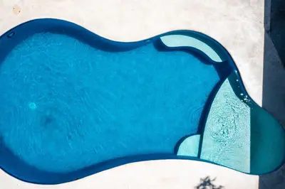 a swimming pool with a blue water at Hotel Green Jacó in Jacó