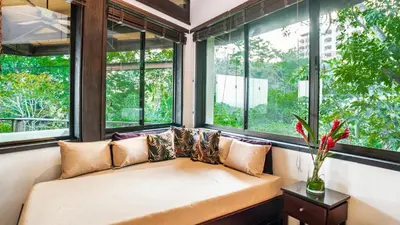 a bench in a room with windows at Tulemar in Manuel Antonio