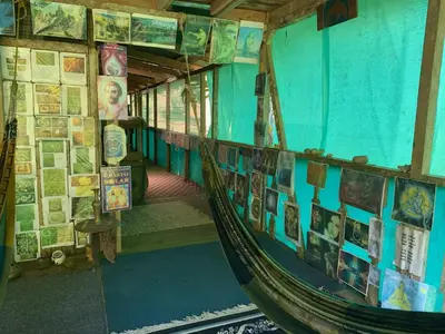 a train room with a boat with pictures on the wall at Paraisoverde-Corcovado Over Night in Drake