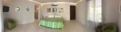 a room with a bed with a green table in it at Casa Papito in Potrero
