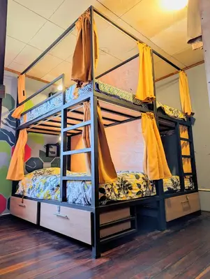a bunk bed in a room with two bunk beds at Mangifera Hostel in Grecia