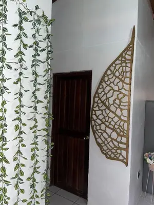 a room with a door and a plant at Casa Hojas in Fortuna