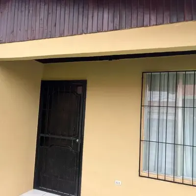 Casa Hojas
