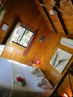 an overhead view of a bedroom with a bed and a window at Casa el Colibrí in Parrita
