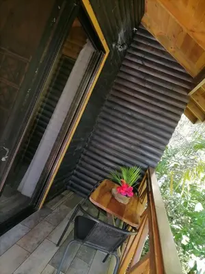 an overhead view of a table and chair on a house at Casa el Colibrí in Parrita