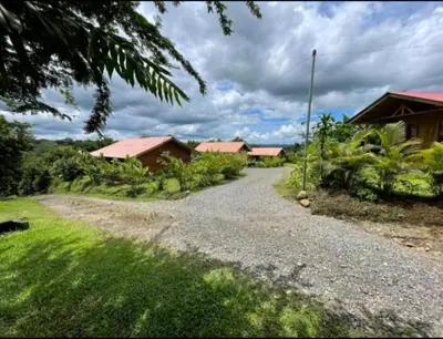 a gravel road in front of a house at Cabaña Rural el Mirador in Fortuna