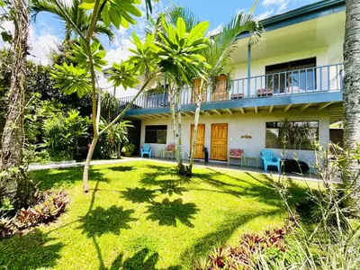 a house with a yard with palm trees at Vista Canyon Inn in Santa Ana