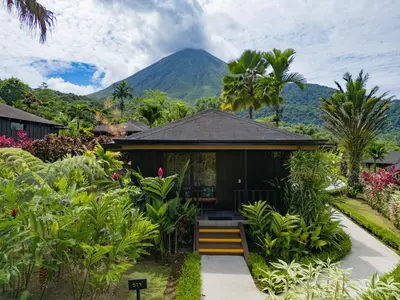 a house with a mountain in the background at Hotel Lomas del Volcan in Fortuna
