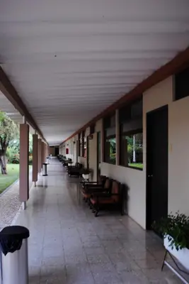 an empty hallway of a school building with benches at Hotel Diriá Santa Cruz in Santa Cruz