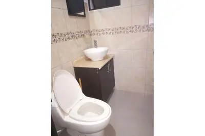 a bathroom with a toilet and a sink at Aptos Casa Caribe, habitaciones privadas en aptos compartidos & aptos completos con auto entrada in Puerto Limón