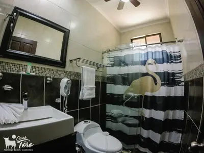 a bathroom with a sink toilet and a shower at Casas del Toro Playa Flamingo in Playa Flamingo