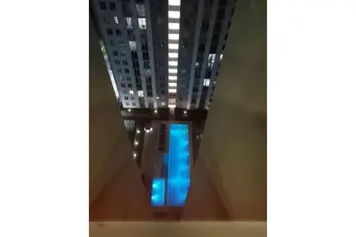 a view of a building with a blue light in the middle at Boho Chic, Apart- condo cerca de SJO Intl airport in Barrial