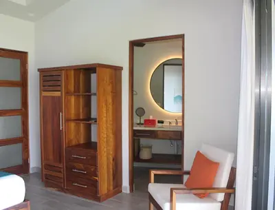 a room with a mirror and a dresser and a desk at Lapazul Boutique Hotel in Savegre
