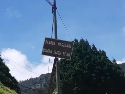 a street sign on the side of a road at Casa Chicua in Sabanilla