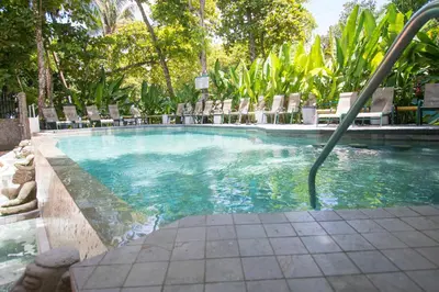 a swimming pool with chairs and a hose at Hotel Verde Mar Direct Beach Access in Manuel Antonio