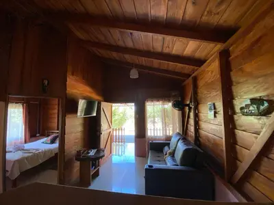 a living room with a couch and a bed at Cabaña ITZE in Fortuna
