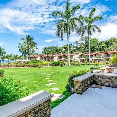 Spacious Open-Concept Condo with Stylish Design