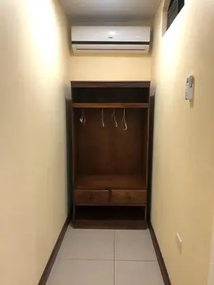 a closet in a room with at Hospedaje Adrimaran in Palmares