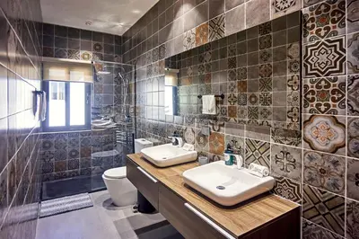 a bathroom with two sinks and a toilet at NATURA Loft Garden in Santa Teresa Beach