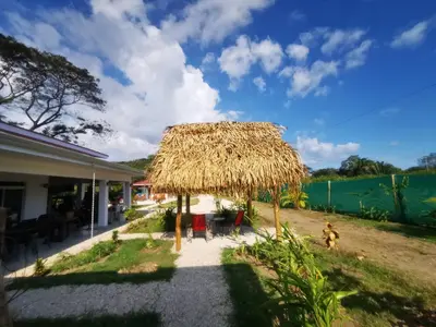 a thatched hut in the backyard of a house at Tuki Tuki Lodge in Sámara