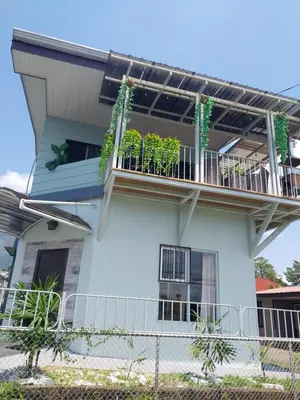 a white house with a balcony with plants on it at apartamento 3 in Fortuna