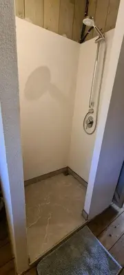 a corner of a shower in a room at El Pulpo Safari Lodge in Ojochal