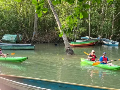 a group of people in kayaks in the water at El Pulpo Safari Lodge in Ojochal
