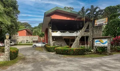 a resort with a car parked in front of a building at Hotel Playa Bejuco in Esterillos Este