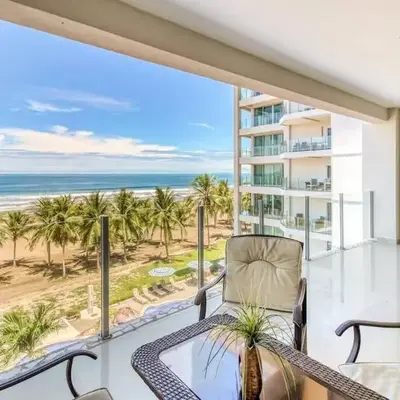 Luxury Oceanfront Stay