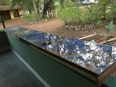 a tub with tin foil on top of it at Hotel y restaurante Maktub in Nandayure
