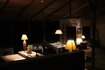a living room with two lamps and a table at Casa Zu in San Pedro