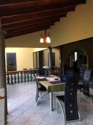 a dining room with a table and chairs at Linda casa de verano con amplias zonas verdes in San Isidro