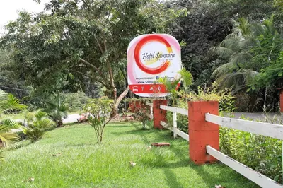 a sign in the grass next to a fence at Hotel Samsara in Uvita